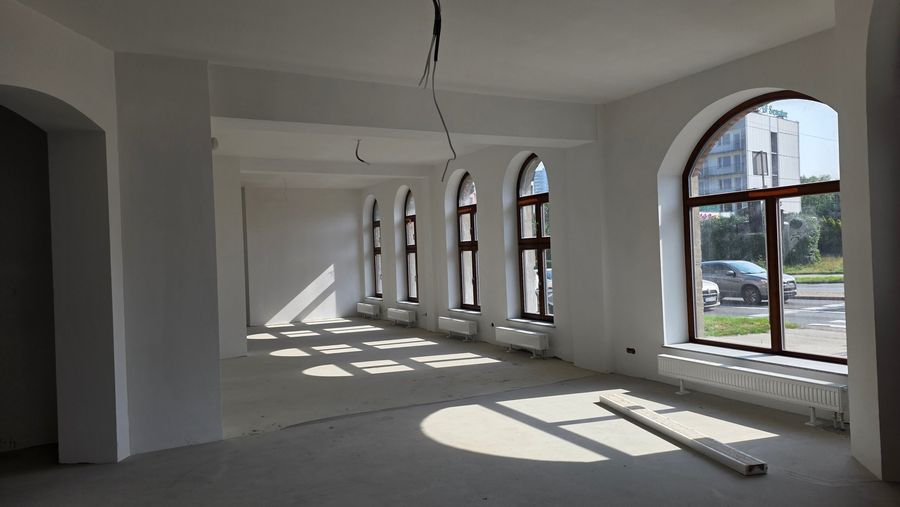 Lokal usługowy na parterze