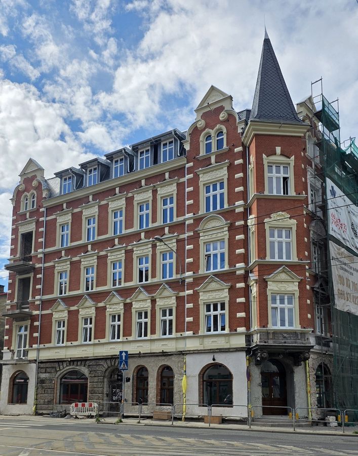 Kamienica z narożną wieżyczką